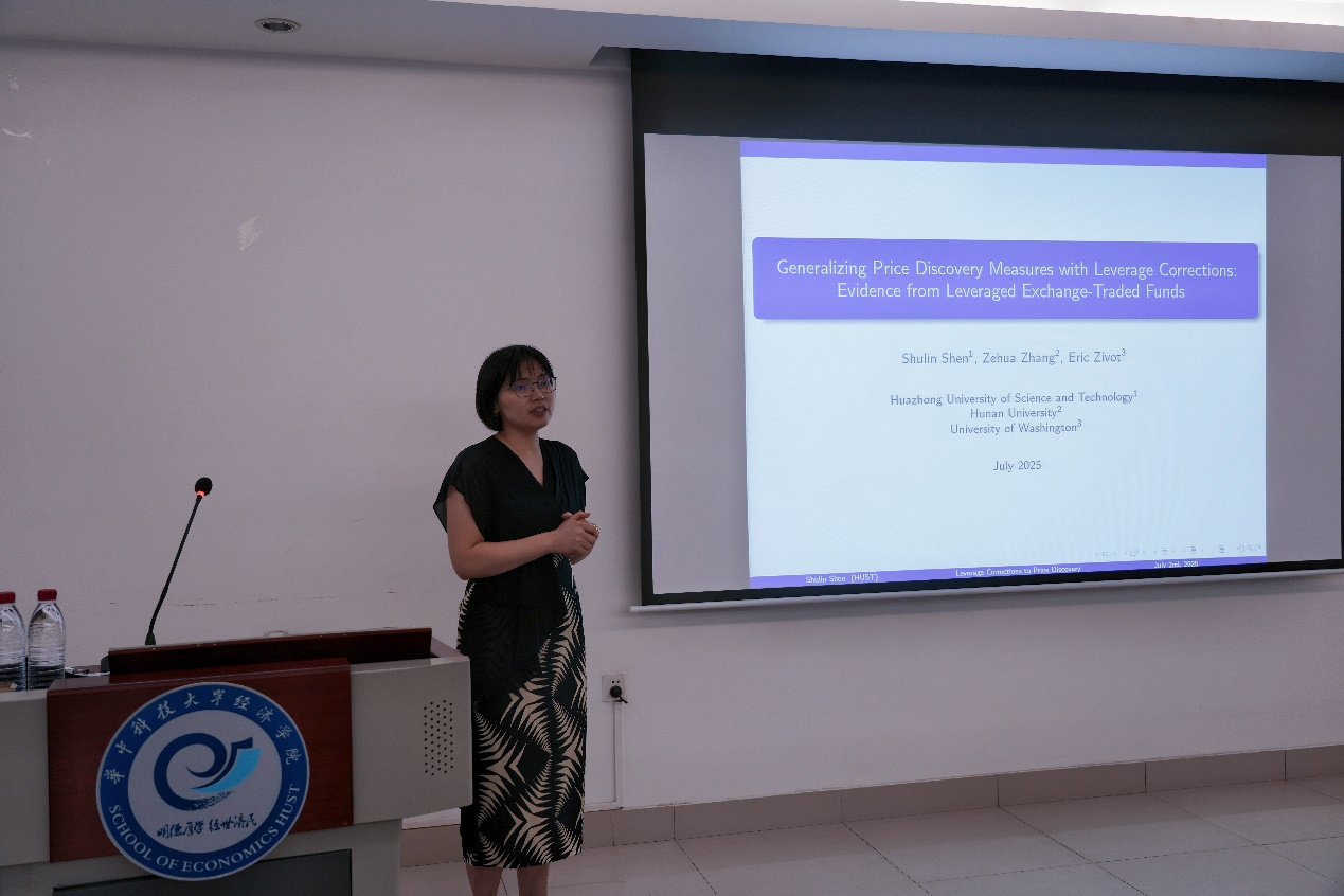 男人和女人站在墙边AI 生成的内容可能不正确。